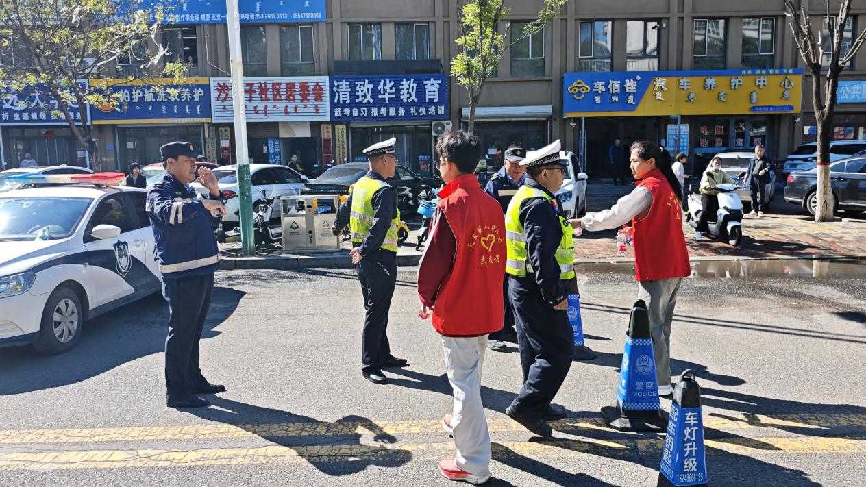 全县4个考点同步开展“助力高考 为爱护航”志愿服务